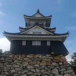 浜松市で徳川家康が青年期を過ごした浜松城に上ってきました。　　　　・酷暑にもめげず浜松城目指す(和良)