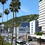母の日に開かれた四国ホトトギス俳句大会、眉山の緑が綺麗でした。　　　・母の日の緑清しき眉山かな(和良)