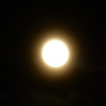盆の月はゆっくりとふるさとの町を照らているように見えました。　　・ふるさとの町照らしをり盆の月(和良)