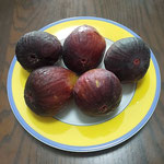 ショッピングモールの熟れた無花果は甘くて美味しかったです。　　・熟れに熟れたる無花果の甘さかな(和良)