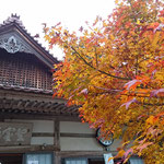 紅葉祭りの聖宝寺　県内有数の紅葉スポットです