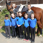 Basisgruppe Bad Ems 7 mit Longenführerin Ariane Dittmer, Helferin Fabienne May und Pferd Aquadiente