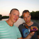Erik und Stefan mit der "Bierschere"