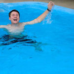 nachmittags plantschen wir oft im Pool