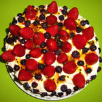 mussten wir gleich nachbacken. Es handelt sich um eine typisch australische Nachspeise, genannt Pavlova. Hat unglaublich viele Kalorien!