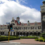 Dieser Bahnhof in Dunedin zählt als der meist fotografierteste Bahnhof der Welt... (wir glauben das jetzt einfach mal)