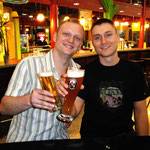 Ein letztes Bier am Flughafen