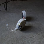 Soffitta: Simona Barbera, "Port sediments", 2018, piume, conchiglie marine, tessuti, parti di computer, cemento, ph. Simona Barbera