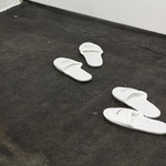 Ermanno Cristini, "Breath (Ritmico dispersivo)", 2019,  timbri su pantofole in tessuto, 4 paia, ph. Luca Scarabelli