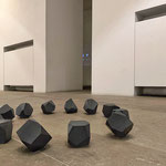 Piano terra: Umberto Cavenago, "12 tetracaidecaedri archimedei da lancio calibro 75", 2019 Stampa 3D in "acido polilattico" (PLA), ph. LATO