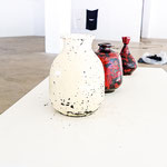 Gianluca Codeghini, "Everything begins and ends on the tips of fingers", 2014, vasi di ceramica bianchi colorati con marker cancellabile, dimensioni variabili,  ph. Luca Scarabelli