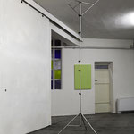 Luca Pancrazzi, "Sei piede", 2000, due stativi, ph. Luca Scarabelli