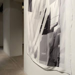 Piano terra: Ronny Faber Dahl, "Line liners shift, (Spectral Materials)", 2019, png generativo, stampa su tessuto poliestere, ph. LATO