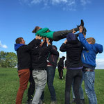 Vertrauensübung Teamtraining bei SOG www.sports-outdoorguide.de