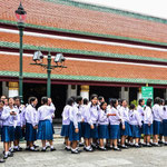 Schulklasse auf Ausflug im Wat Phra Kheo