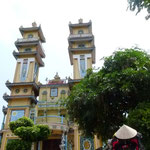 Ein Cao Dai-Tempel. Diese südvietnamesische Religion ist sehr spannend, versucht sie doch die verschiedenen Religionen vom Buddhismus bis hin zum Christentum miteinander zu verbinden.