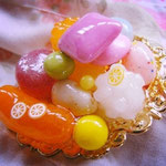 金平糖などお菓子を使用して作ったブローチです♪