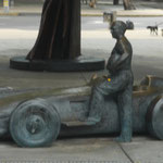 Denkmal für Juan Manuel Fangio und seinen (Mercedes) Silberpfeil in Buenos Aires