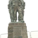 Schottisches Kriegerdenkmal in den Highlands mit dem denkwürdigen Spruch "Vereint erobern wir!"