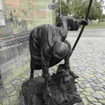 Denkmal für die Trümmerfrauen vor der Johanniskirche in Magdeburg