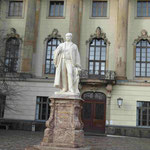 Denkmal für Helmholtz vor der Humboldt Universität, Berlin