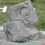 Denkmal für die über 1000 griechischen Zivilisten, die von der deutschen Wehrmacht als Vergeltung für Partisanenangriffe in Kalavitra, Nordpeleponnes, ermordet wurden