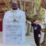 Hemmingwaydenkmal in Pamplona, Baskenland, wo er "Fiesta" schrieb