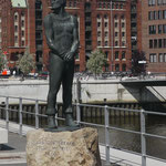 Denkmal für die Seeräuber Claas Störtebeker und Godeke Michels, die an dieser Stelle, dem Grasbrook in Hamburg, 1401 geköpft wurden