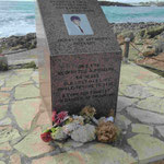 Denkmal für einen zypriotischen 34 jährigen Lebensretter, der dabei ums Leben kam in Agia Napa, Südzypern