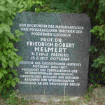Denkmal für Prof. Dr. Friedrich Robert Helmert, Begründer der modernen Geodäsie, im Wissensschaftspark Albert Einstein, Telegrafenberg Potsdam