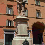 Denkmal für Galvani vor der Universität Bologna, Italien