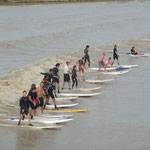 surfeurs sur le mascaret (dont nous...:-)  )
