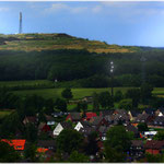 " Halden Intermezzo " - Drei Fliegen mit einer Klappe. Die Aufnahme entstand von der Millicher Halde aus, im Hintergrund die Ratheimer Halde, und dazwischen eine Teil von Schaufenberg mit der Sportanlage des „ SV Grün Weiss Schaufenberg „