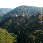 les châteaux de Lastours, à un peu plus d'une heure des Gites des Camparros à Nailloux