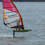 planche à voile en windfoil Aeromod, à moins de 30 minutes des Gites des Camparros à Nailloux