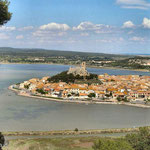 Village et château de Gruissan, à un peu plus d'une heure des Gites des Camparros à Nailloux