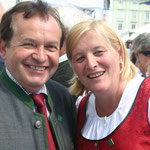 Elfriede Maisetschläger, die Dirndlkönigin mit "ihrem" Bürgermeister.