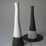 lacy vase -black