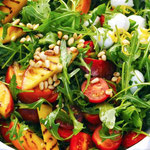 Caprese salade met gegrilde nectarine