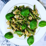 Courgetti met kip en groene pesto