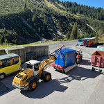 ...und WC Container Transport zum Schlosskopf