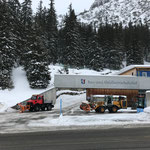 Bereit für den Nachmittag: Lader 509 und Unimog 1600