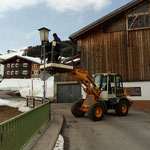 Lampentausch in Oberstubenbach, mit Lader 509