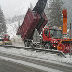 Präparation Winterwanderweg Zürs-Lech, mit Pistenbully Panaa und U530 mit Fräse und Schneecontainer