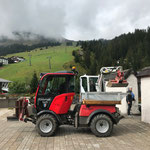 Gehweg Friedhof fertig planieren