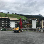 Schirme stellen Schlosskopfparkplatz für Trans Vorarlberg Triathlon