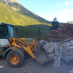 Steine laden für Lechverbauung Omesberg