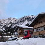 Skipiste Madloch - Lech Teilstück Omesberg präparieren, mit Pistenbully 100