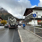 Gehsteig Zürsbachbrücke Filomena betonieren