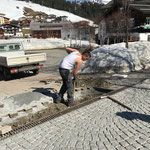 Beschädigte Leerverrohrung für Straßenbeleuchtung Omesberg suchen...